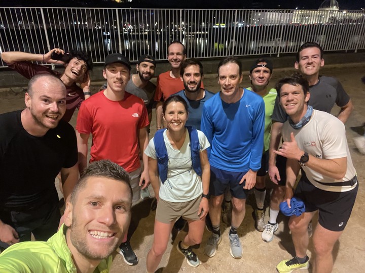 Coureurs du club Entrep'runners lors d'une sortie de nuit au bord de l'eau à Lyon